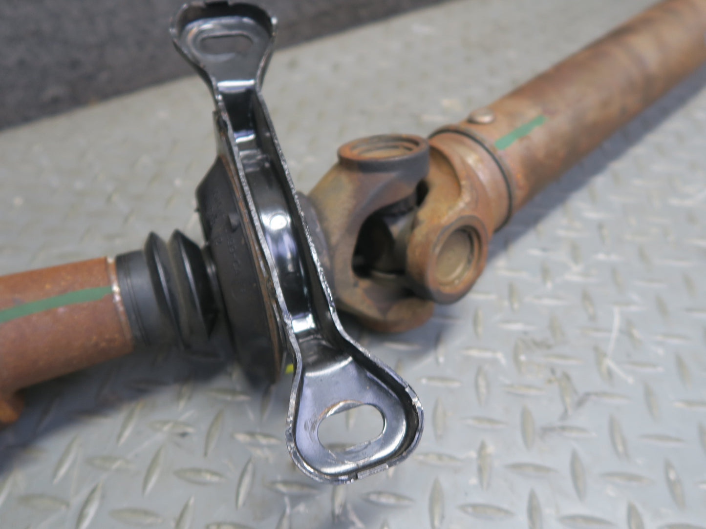02-05 Ford Thunderbird A/T Rear Drive Shaft Driveshaft 33k Miles OEM