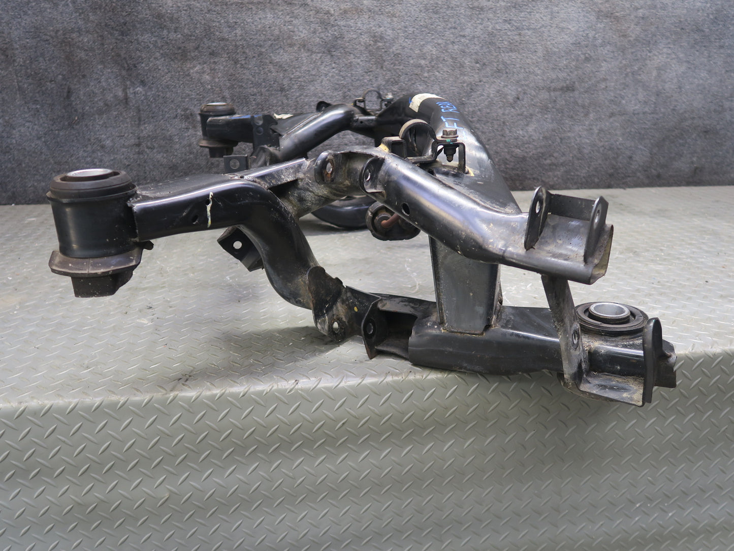 02-03 Ford Thunderbird Rear Suspension Sub Frame Crossmember Carrier 33K OEM