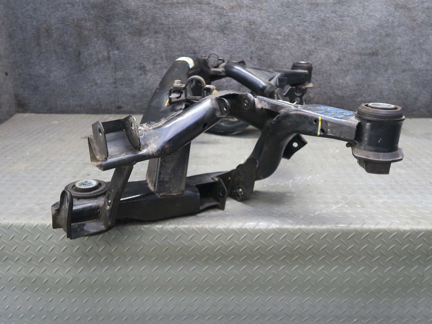 02-03 Ford Thunderbird Rear Suspension Sub Frame Crossmember Carrier 33K OEM