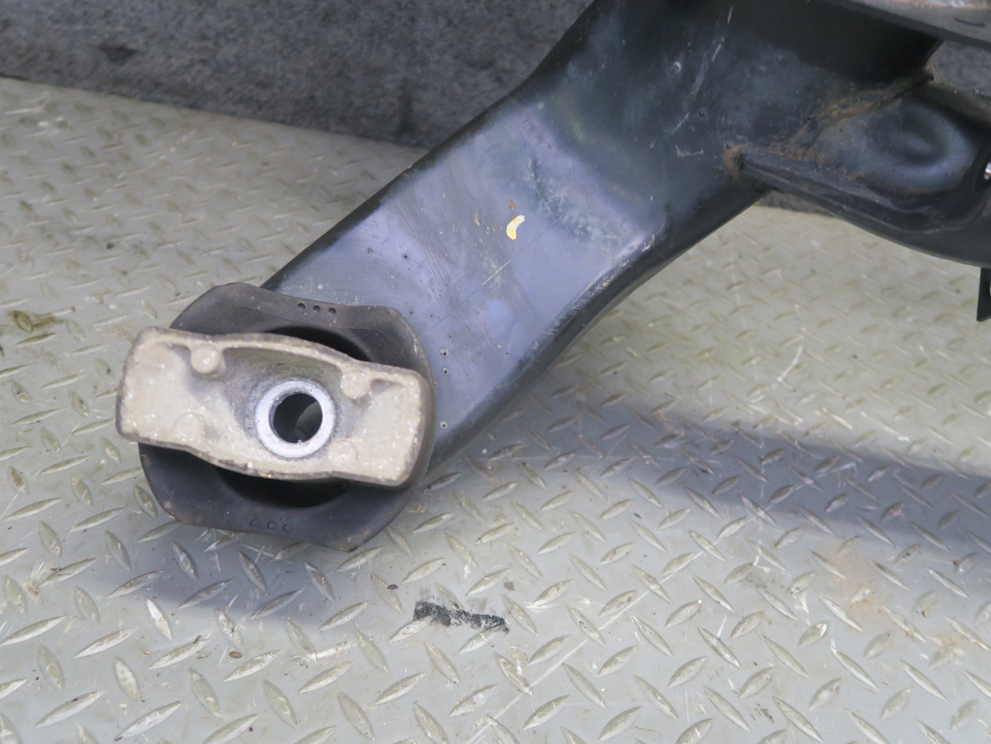 02-03 Ford Thunderbird Rear Suspension Sub Frame Crossmember Carrier 33K OEM