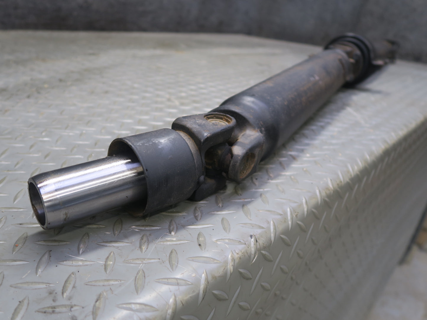 1996 Nissan Stagea WGC34 A/T Rear Drive Shaft Driveshaft OEM