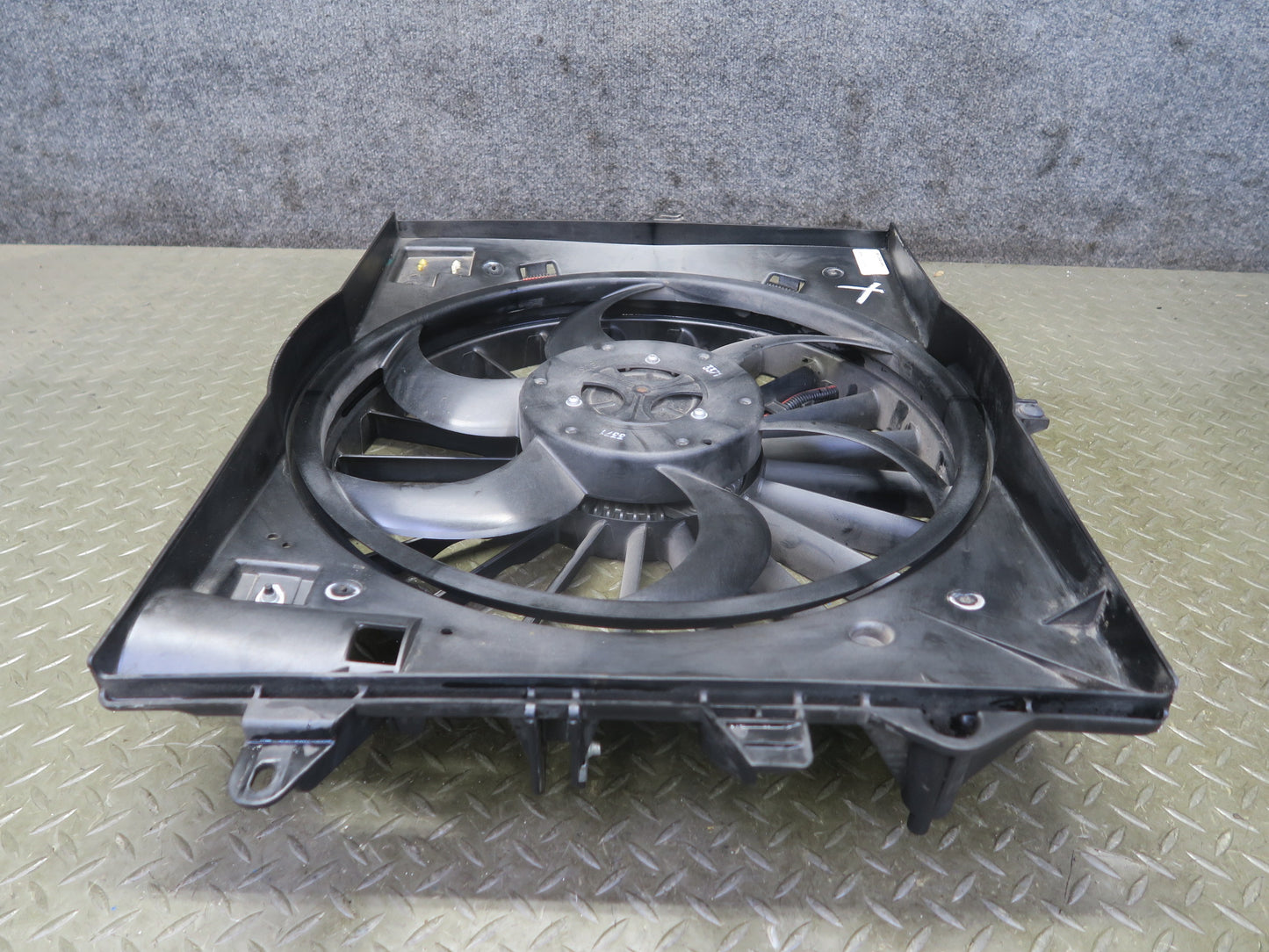 02-03 Ford Thunderbird Engine Cooling Fan  Motor Shroud 3W4H-8C607-BC OEM