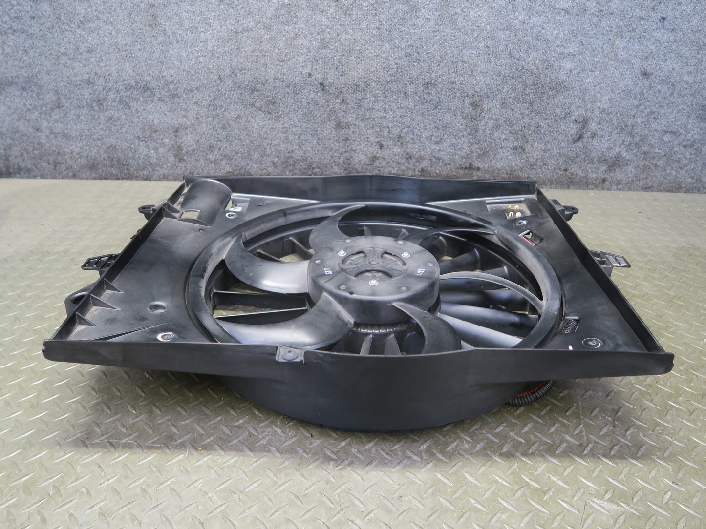 02-03 Ford Thunderbird Engine Cooling Fan  Motor Shroud 3W4H-8C607-BC OEM