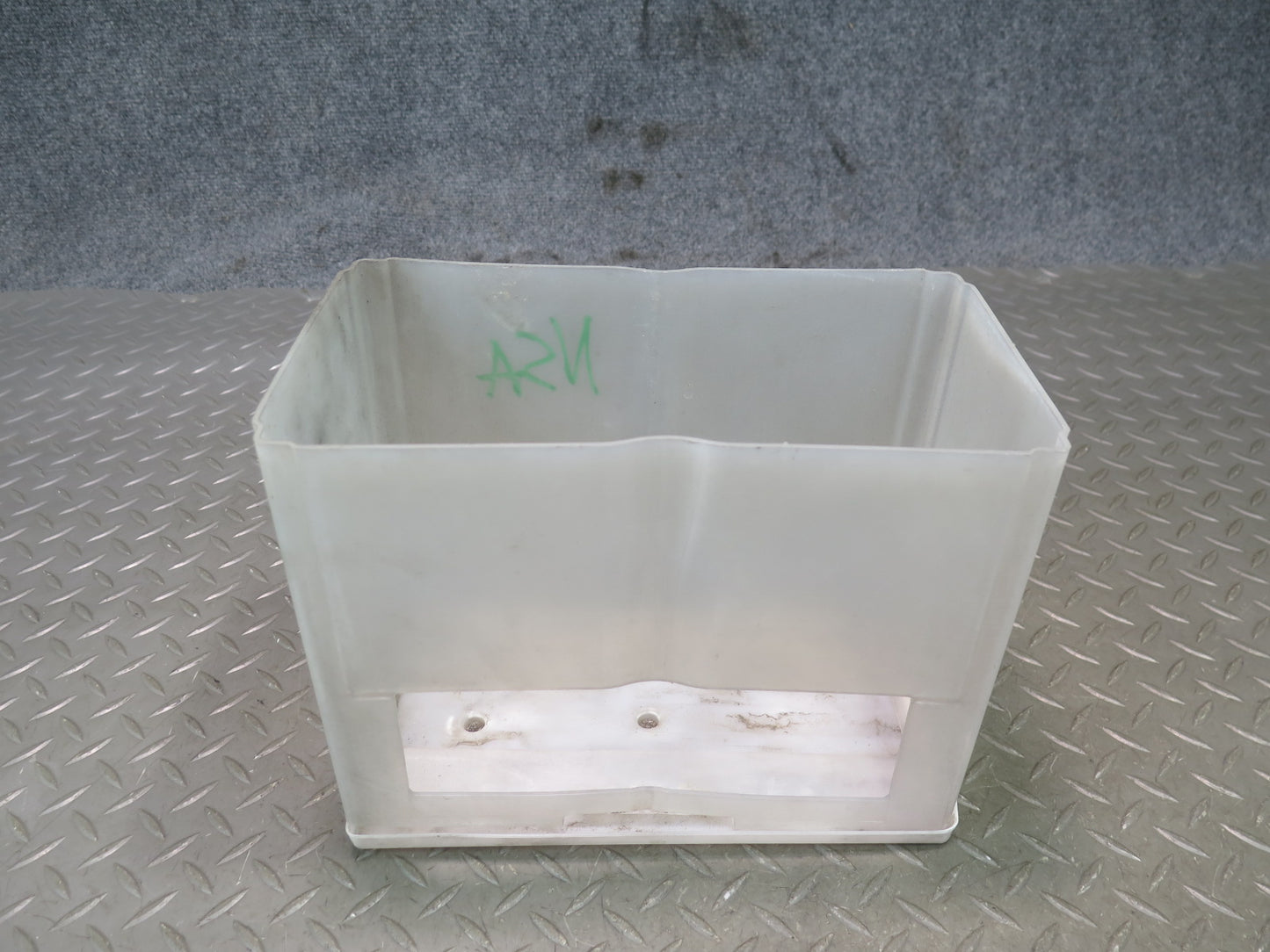 96-98 Nissan Stagea WGC34 Battery Tray Holder Support Set OEM