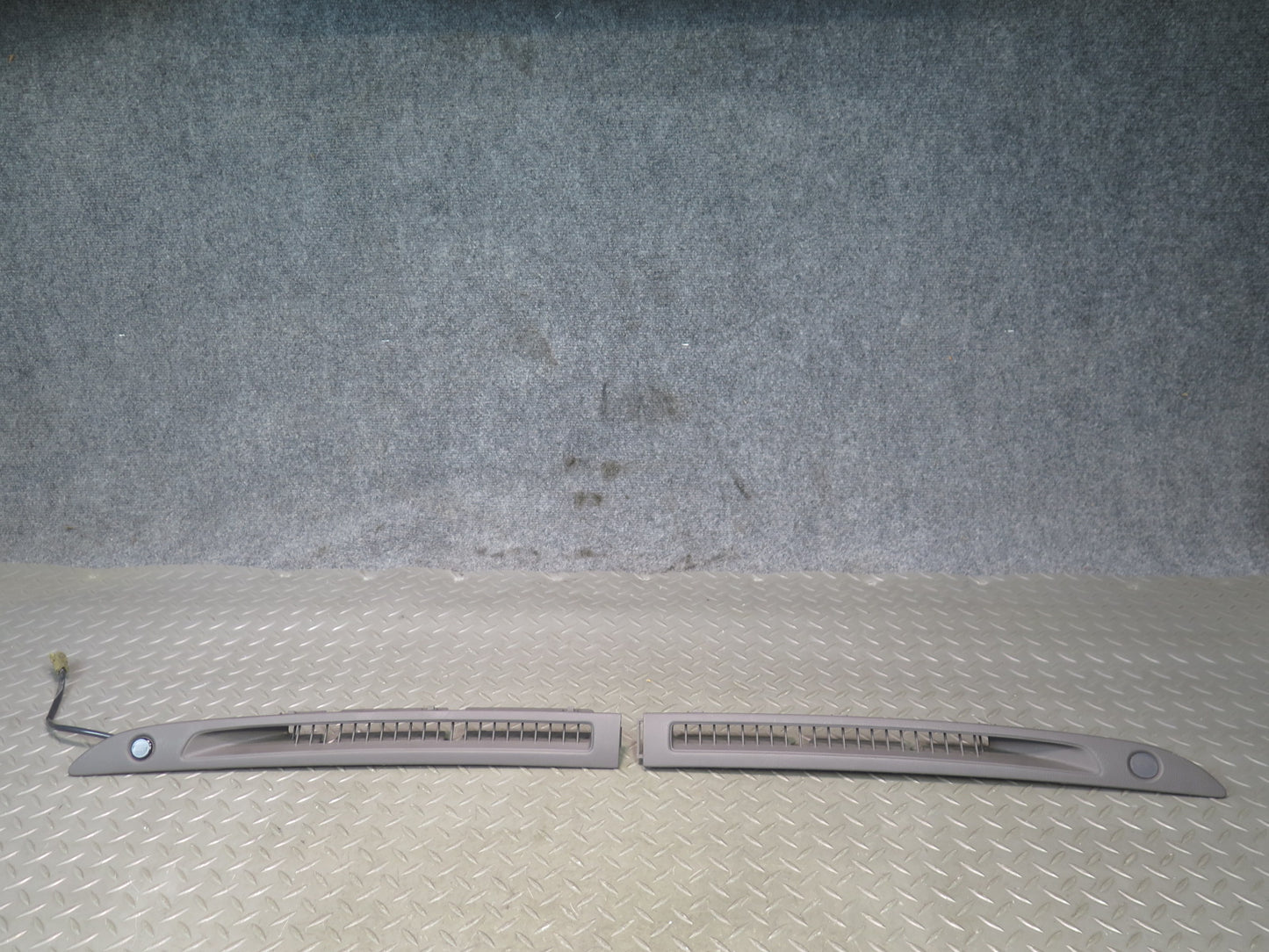 96-98 Nissan Stagea WGC34 Dash Front Windshield Defrost Air Vent Grille Set OEM