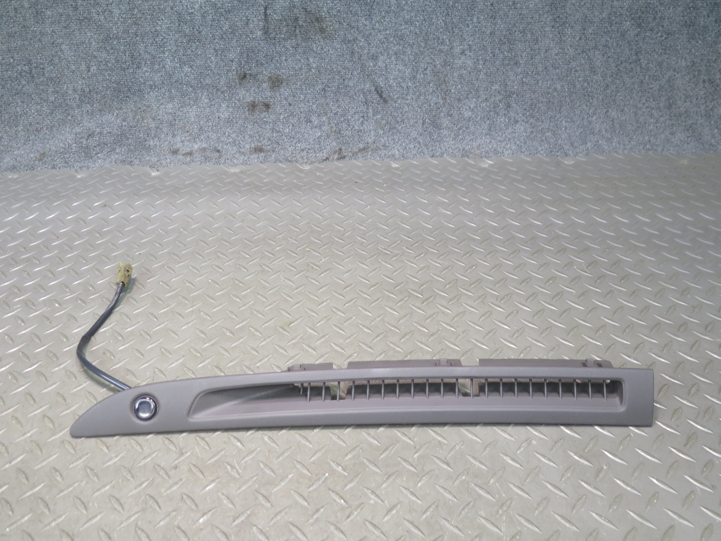96-98 Nissan Stagea WGC34 Dash Front Windshield Defrost Air Vent Grille Set OEM