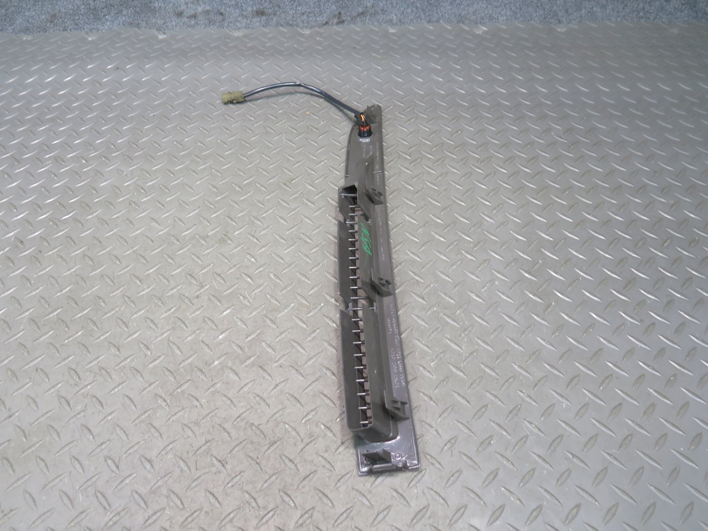 96-98 Nissan Stagea WGC34 Dash Front Windshield Defrost Air Vent Grille Set OEM