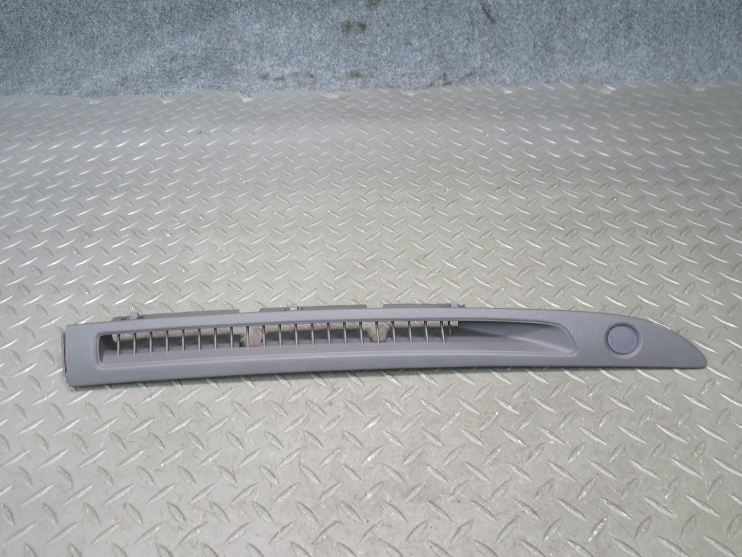 96-98 Nissan Stagea WGC34 Dash Front Windshield Defrost Air Vent Grille Set OEM
