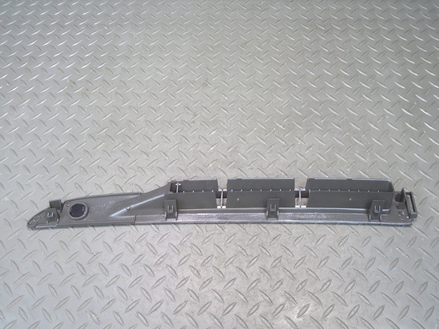 96-98 Nissan Stagea WGC34 Dash Front Windshield Defrost Air Vent Grille Set OEM