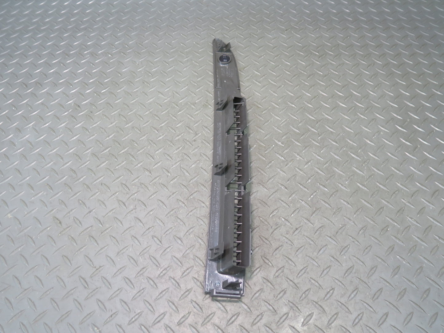 96-98 Nissan Stagea WGC34 Dash Front Windshield Defrost Air Vent Grille Set OEM