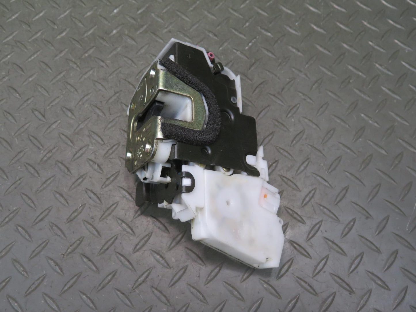 96-98 Nissan Stagea WGC34 Front Left Door Lock Latch Actuator OEM