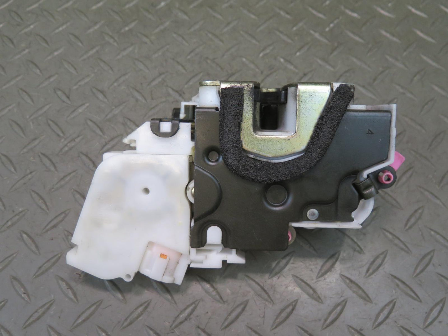96-98 Nissan Stagea WGC34 Front Left Door Lock Latch Actuator OEM