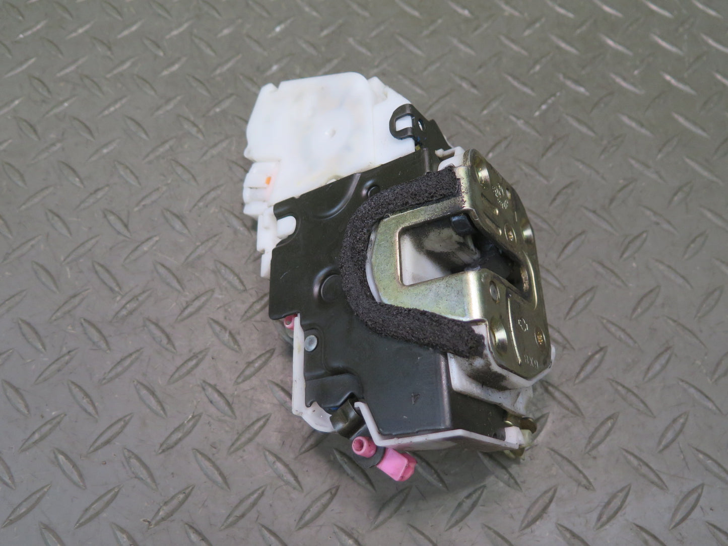 96-98 Nissan Stagea WGC34 Front Left Door Lock Latch Actuator OEM