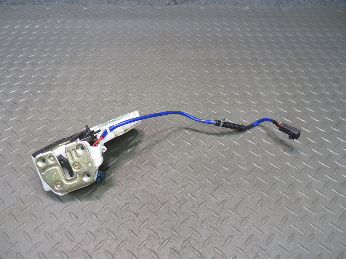 96-98 Nissan Stagea WGC34 Rear Left Door Lock Latch Actuator 80552-5P002 OEM