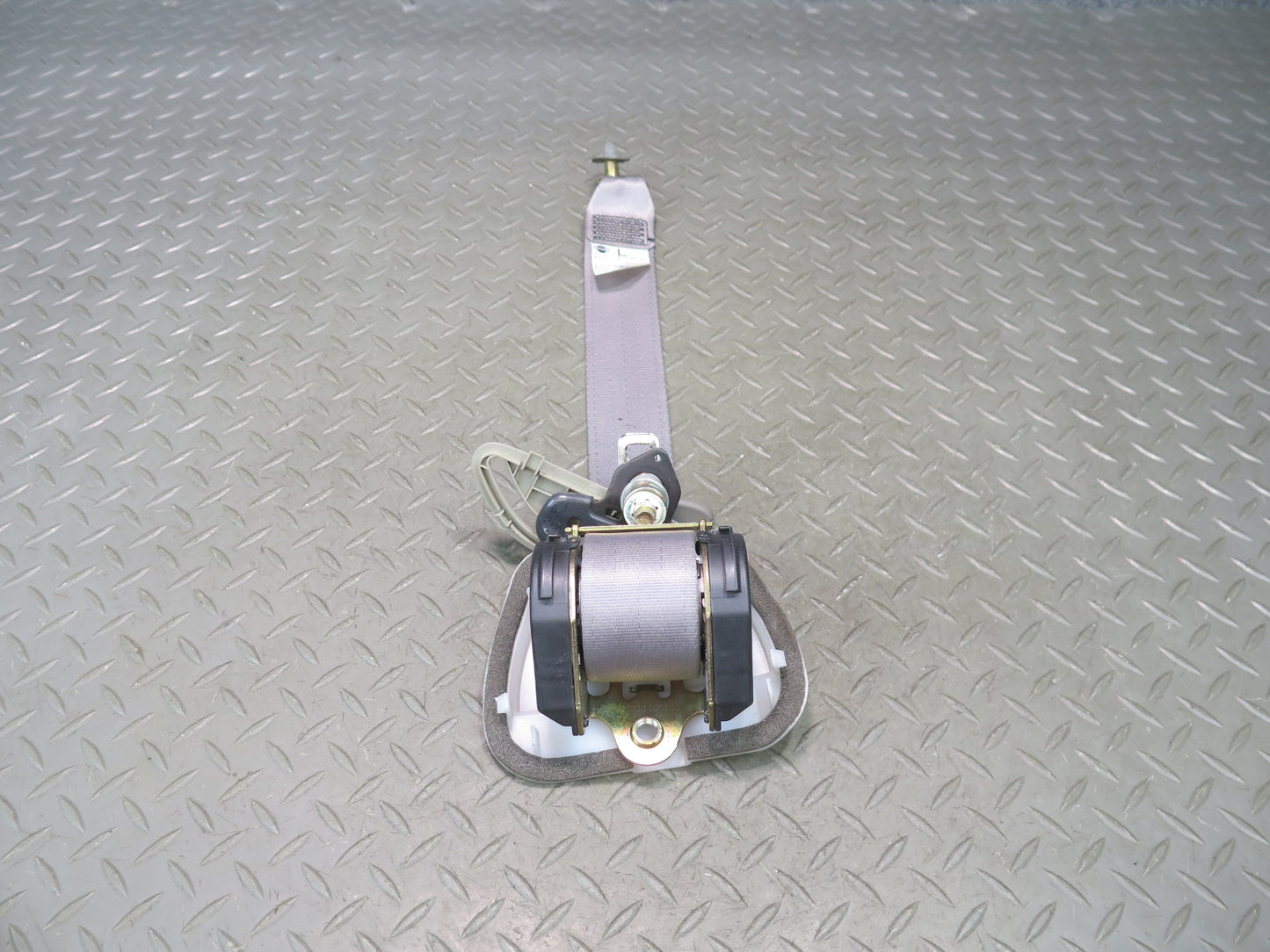 96-98 NISSAN STAGEA WGC34 REAR SEATBELT RETRACTORS & SEATBELT BUCKLE SET OEM