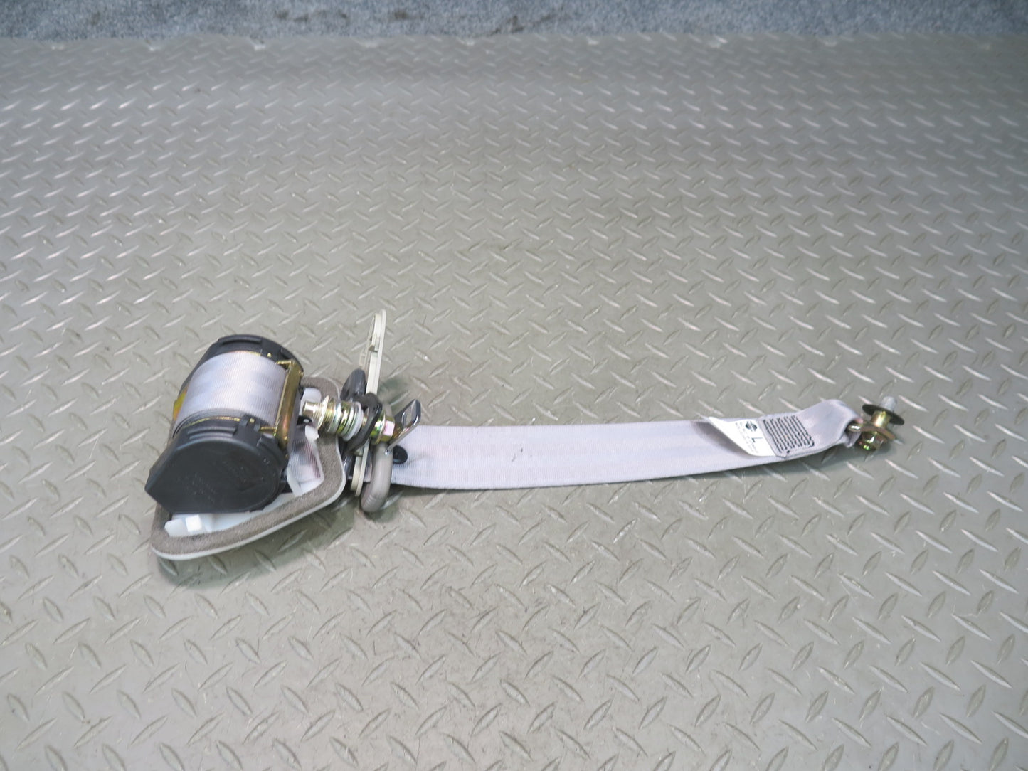 96-98 NISSAN STAGEA WGC34 REAR SEATBELT RETRACTORS & SEATBELT BUCKLE SET OEM