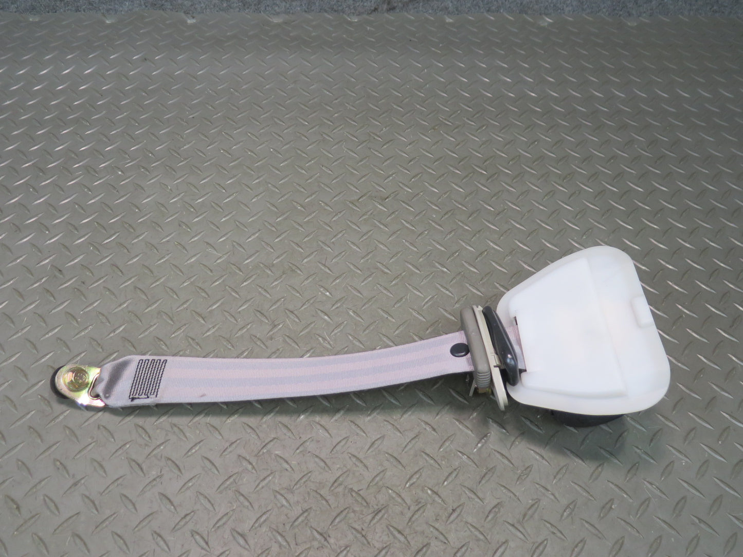 96-98 NISSAN STAGEA WGC34 REAR SEATBELT RETRACTORS & SEATBELT BUCKLE SET OEM