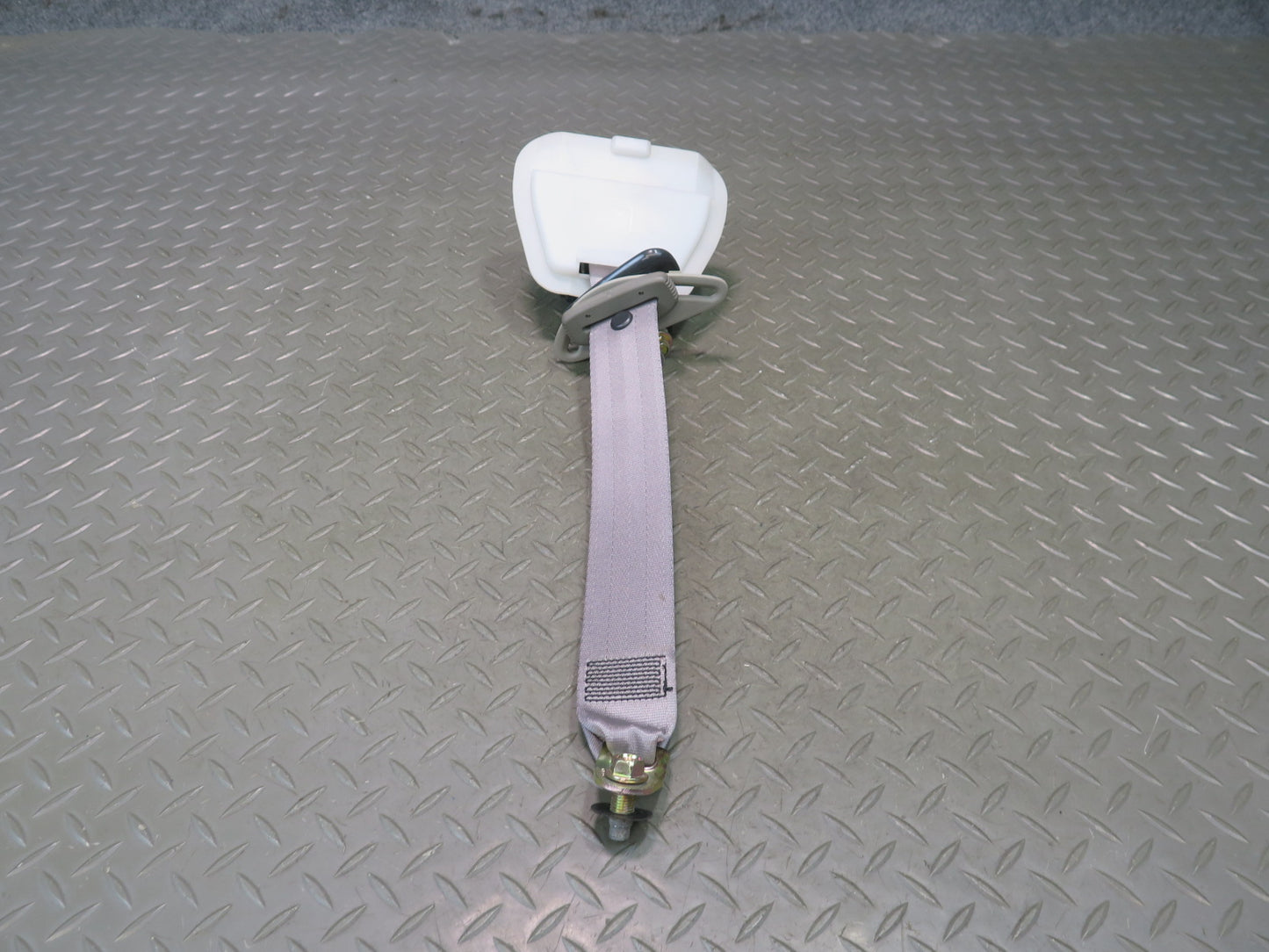 96-98 NISSAN STAGEA WGC34 REAR SEATBELT RETRACTORS & SEATBELT BUCKLE SET OEM