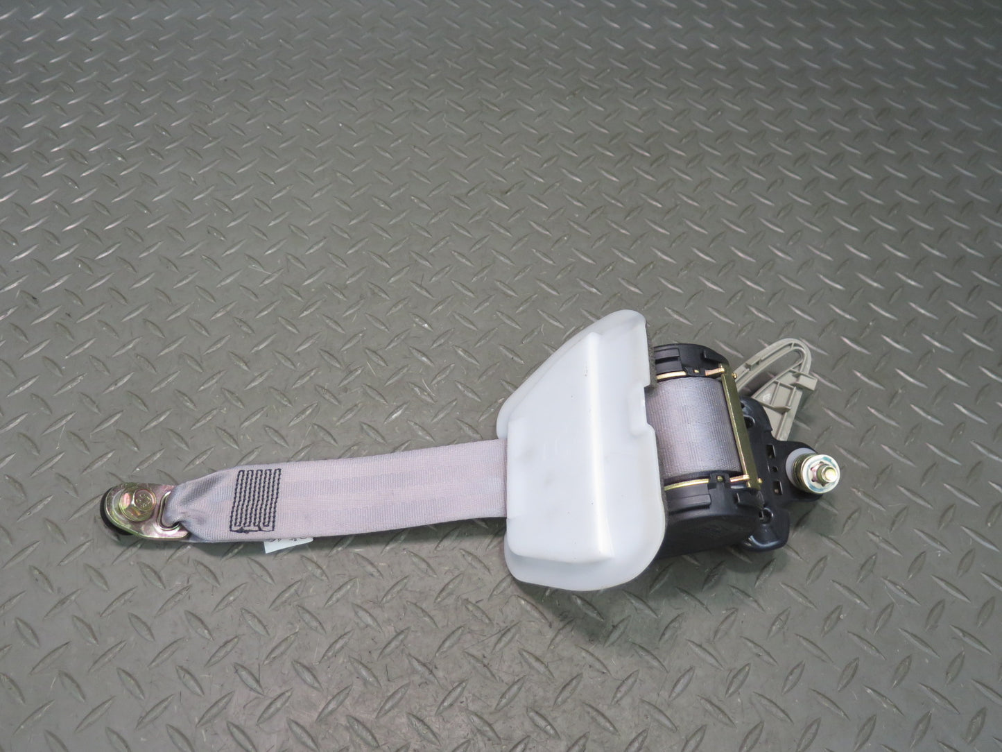 96-98 NISSAN STAGEA WGC34 REAR SEATBELT RETRACTORS & SEATBELT BUCKLE SET OEM