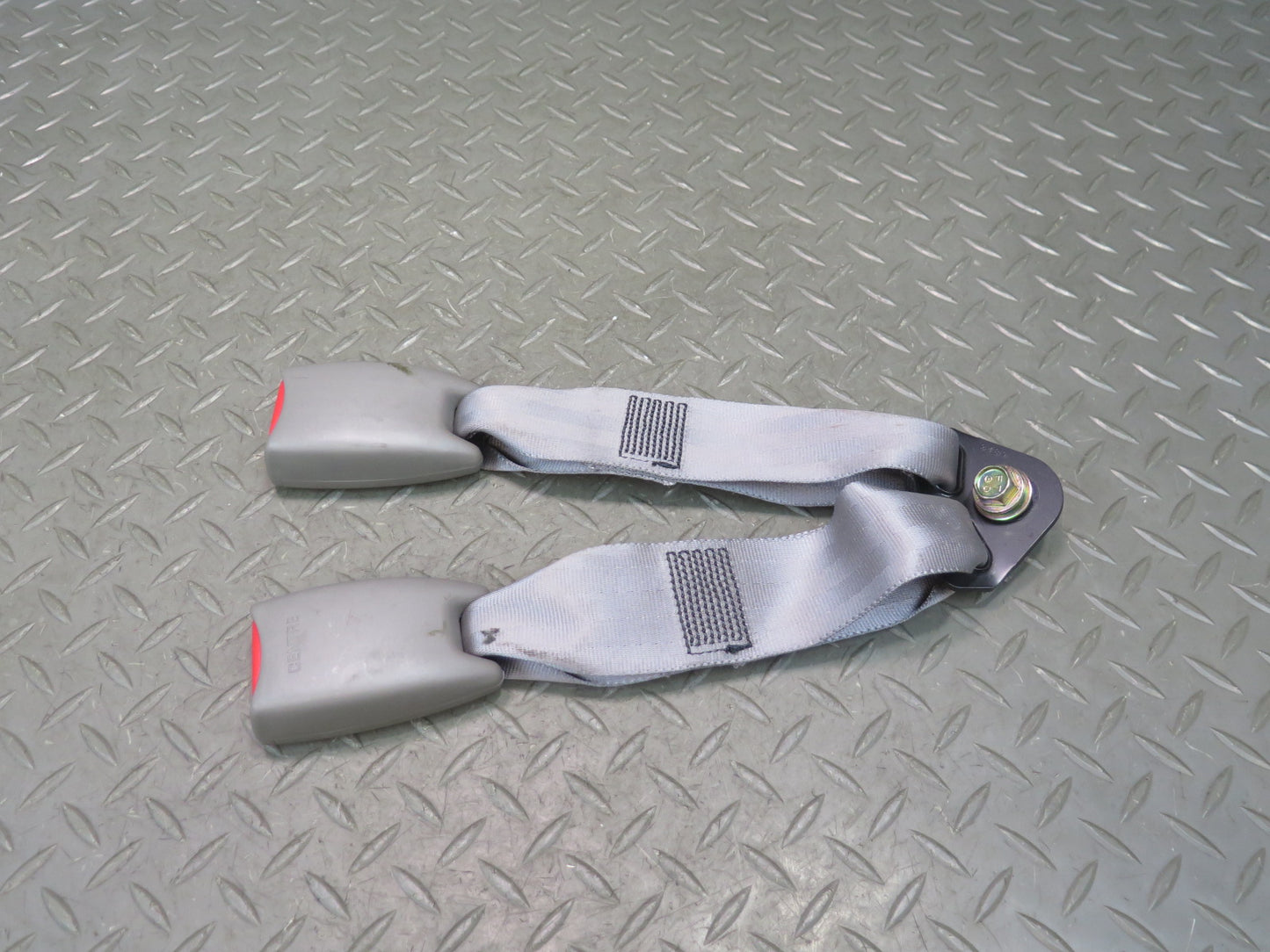 96-98 NISSAN STAGEA WGC34 REAR SEATBELT RETRACTORS & SEATBELT BUCKLE SET OEM