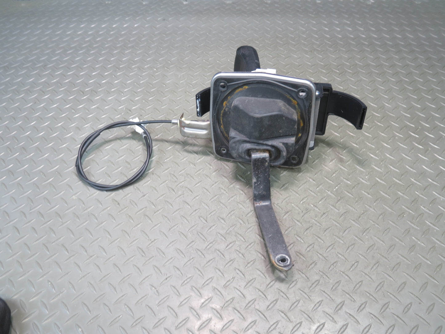96-98 Nissan Stagea WGC34 A/T Automatic Transmission Gear Shifter Assembly OEM