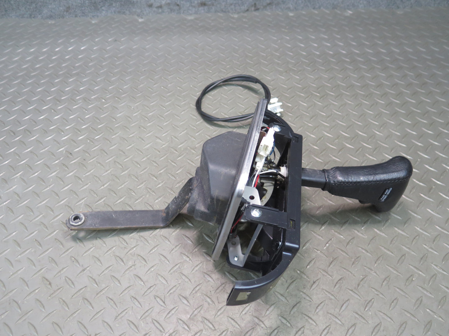 96-98 Nissan Stagea WGC34 A/T Automatic Transmission Gear Shifter Assembly OEM