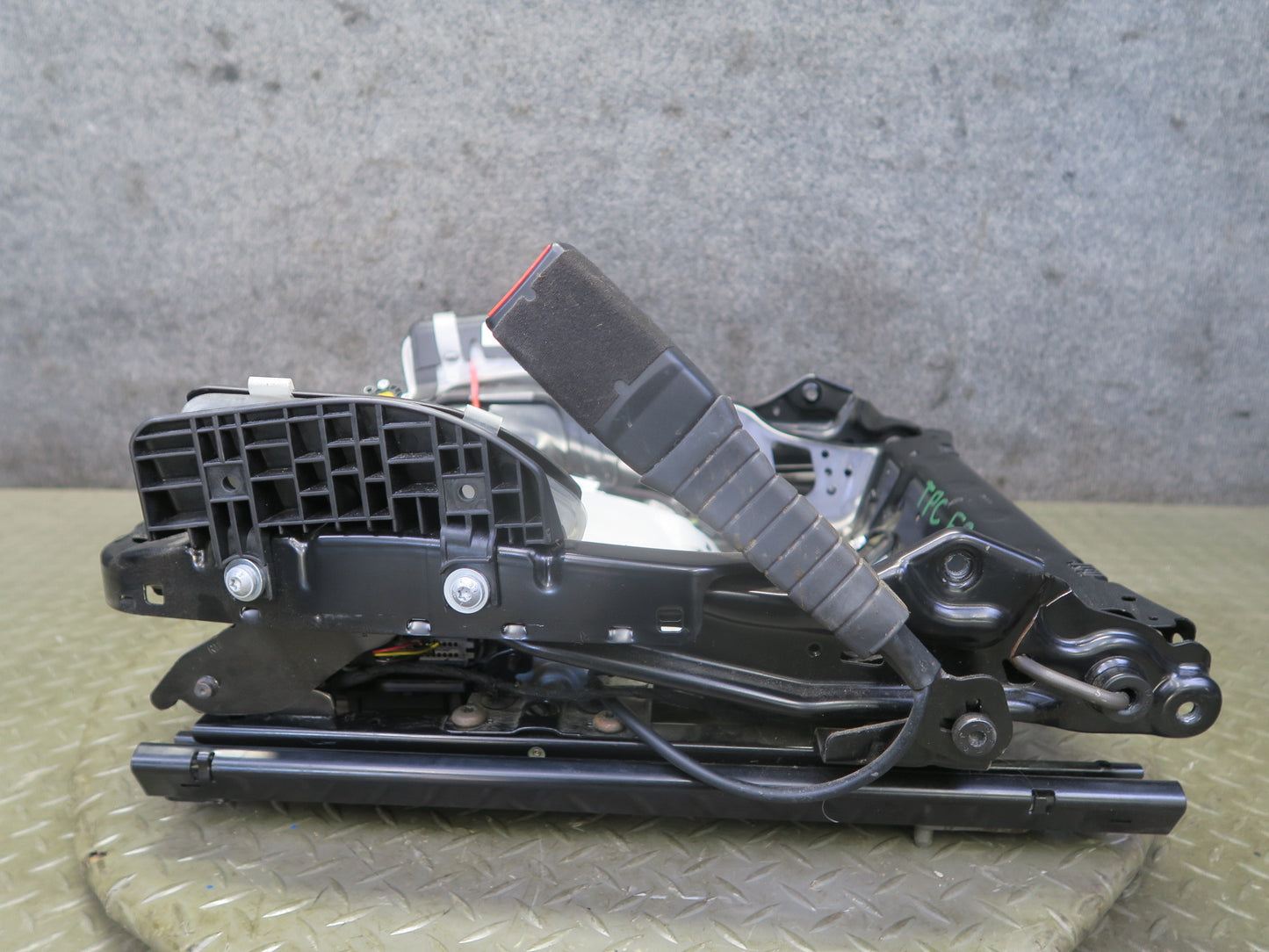11-18 Porsche Cayenne 958 Front Right Seat Lower Frame Rail Track W/ Motors