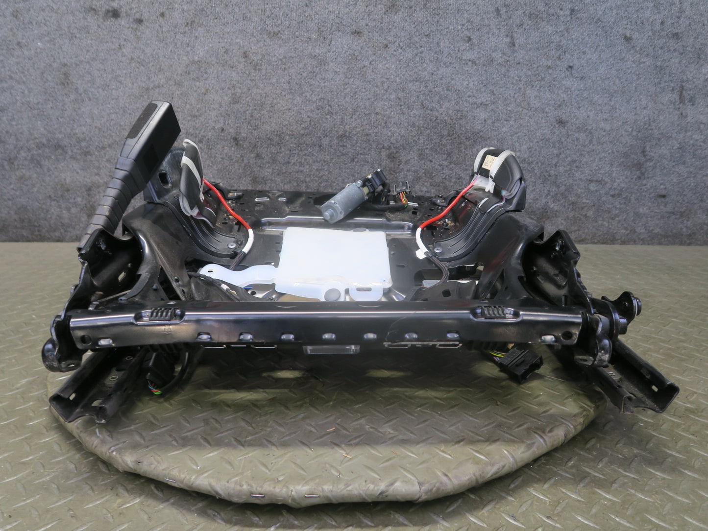 11-18 Porsche Cayenne 958 Front Right Seat Lower Frame Rail Track W/ Motors