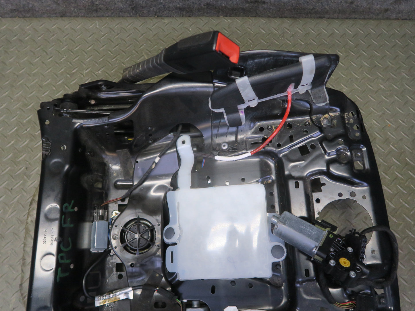 11-18 Porsche Cayenne 958 Front Right Seat Lower Frame Rail Track W/ Motors