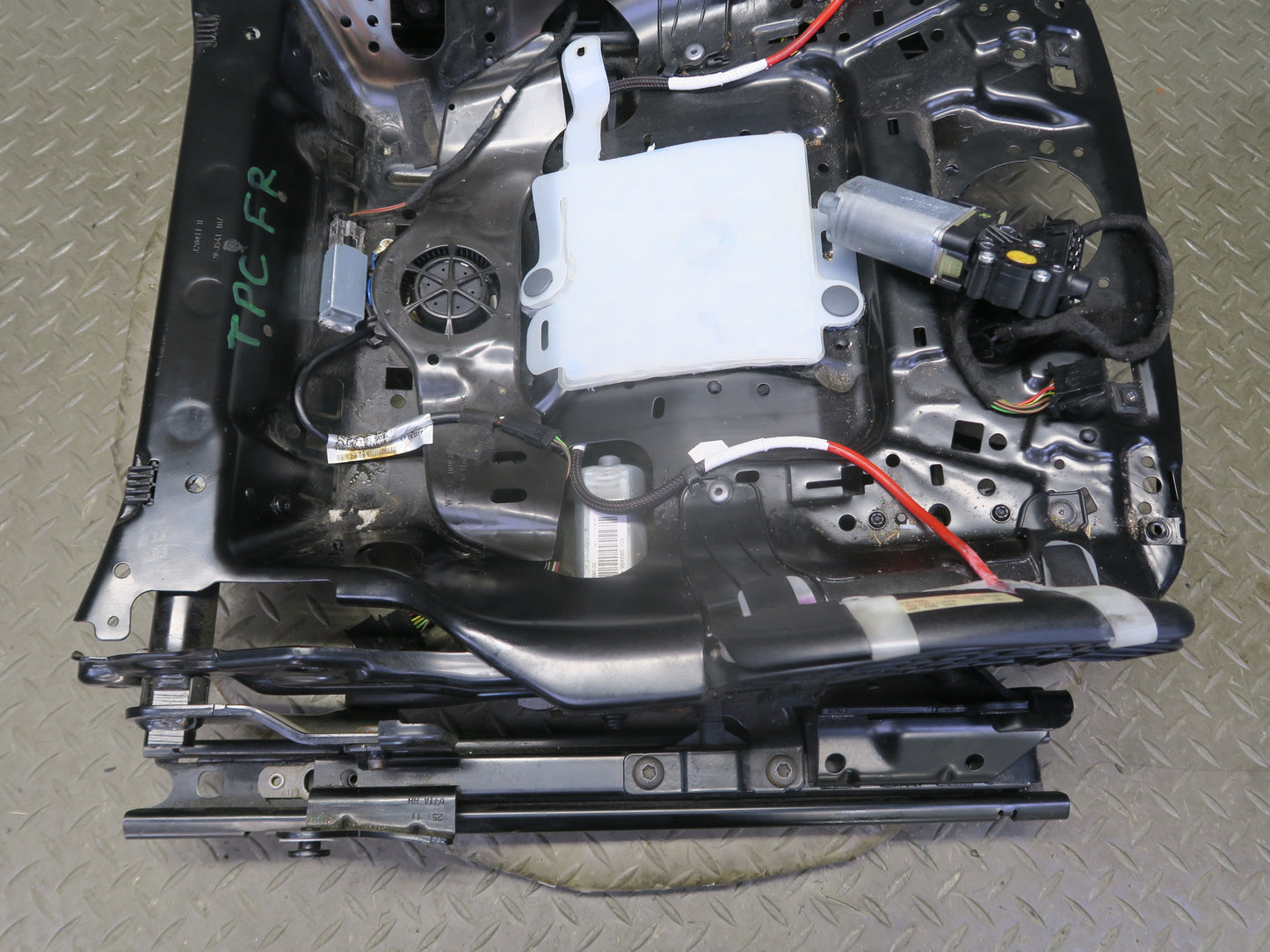 11-18 Porsche Cayenne 958 Front Right Seat Lower Frame Rail Track W/ Motors