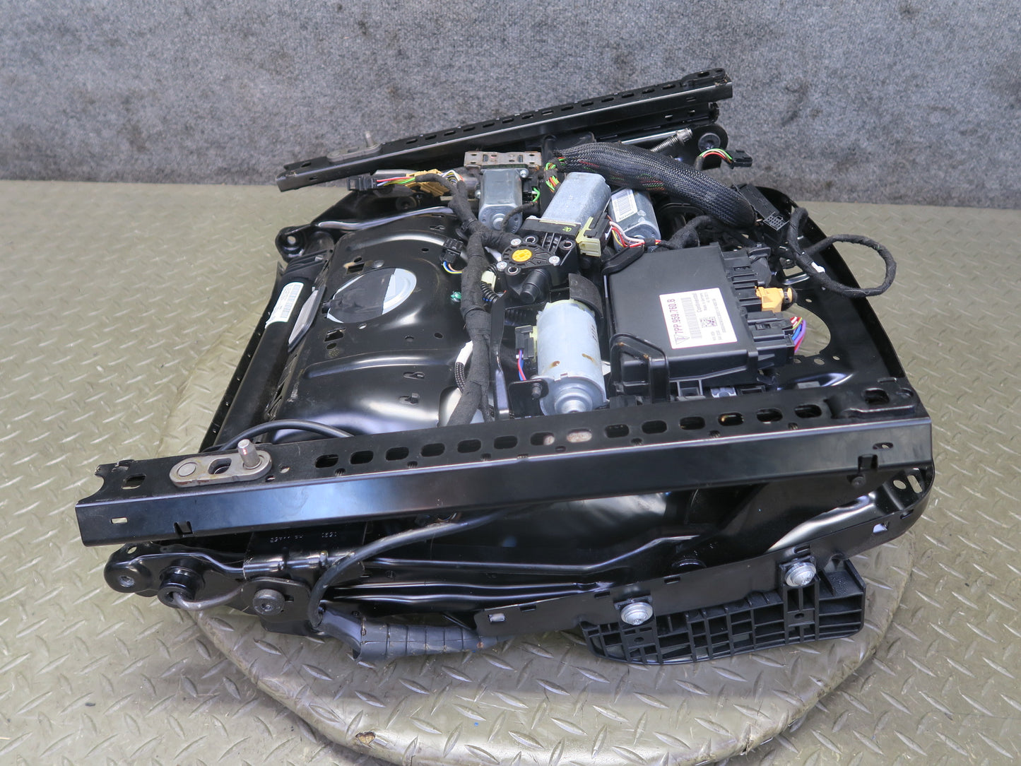 11-18 Porsche Cayenne 958 Front Right Seat Lower Frame Rail Track W/ Motors