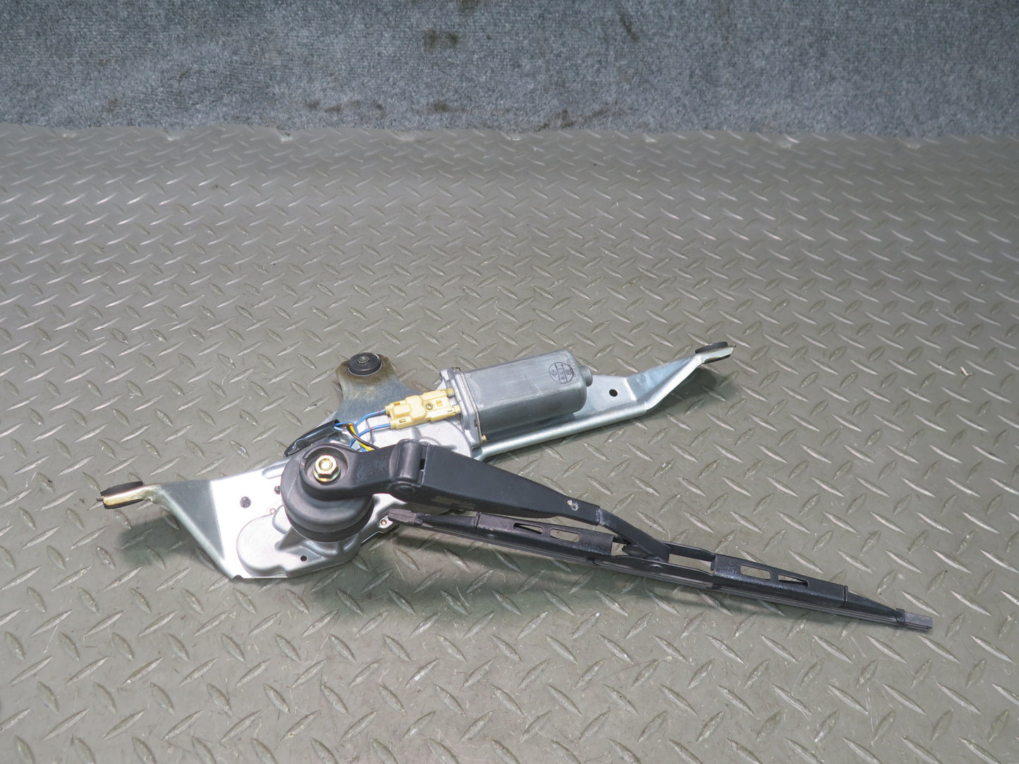 96-98 Nissan Stagea WGC34 Rear Trunk Lid Tailgate Liftgate Wiper Motor w Arm OEM