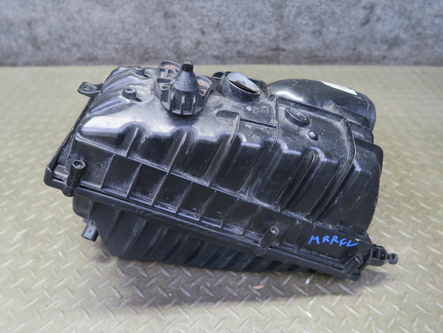 14-17 Range Rover Sport L494 3.0L Left Air Intake Cleaner Filter Box w Sensor