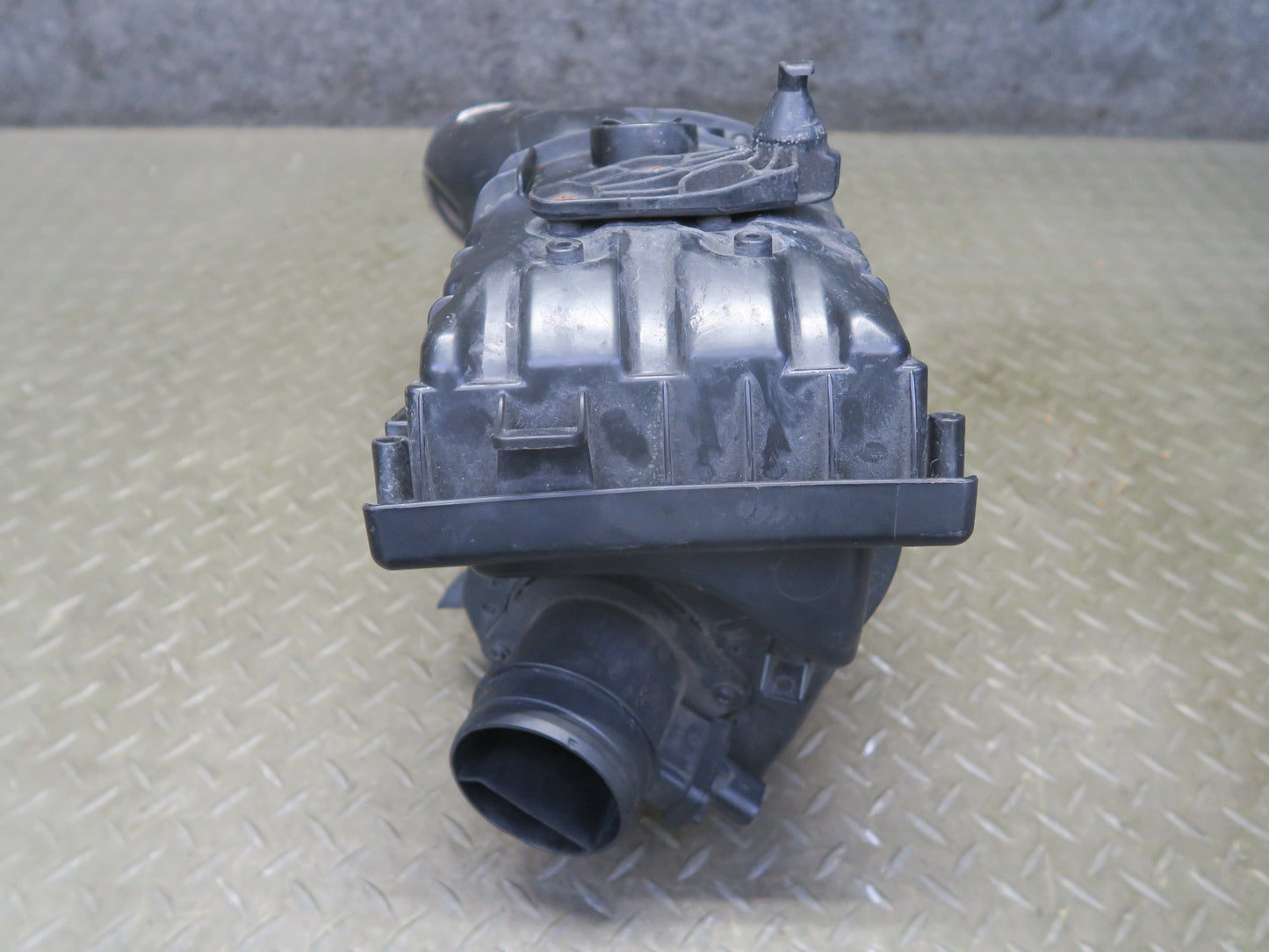 14-17 Range Rover Sport L494 3.0L Left Air Intake Cleaner Filter Box w Sensor