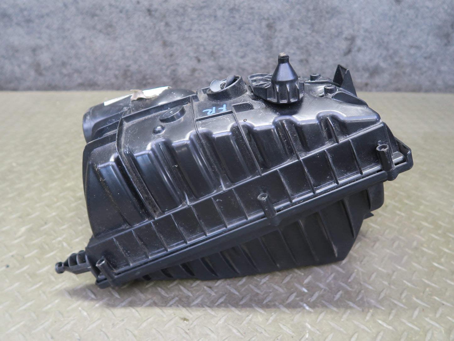 14-17 Range Rover Sport L494 3.0L Right Air Intake Cleaner Filter Box w Sensor