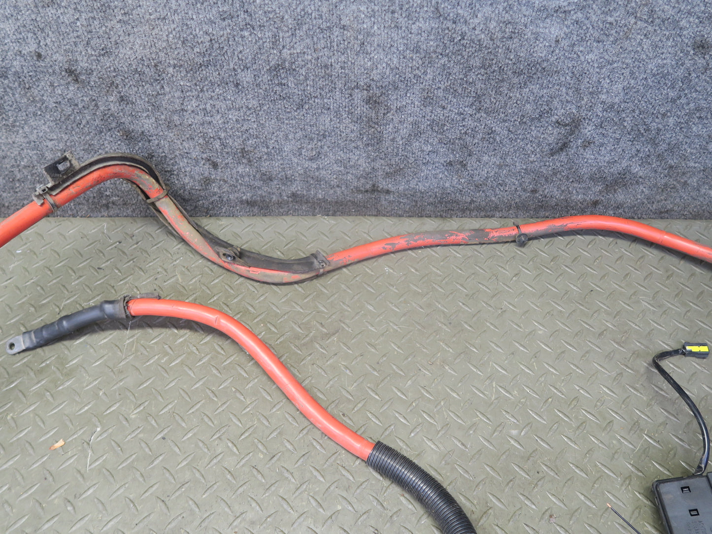 05-08 BMW E85 Z4 3.0L 2.5L M54 Positive Battery Cable w Clamp & Fuse Box OEM