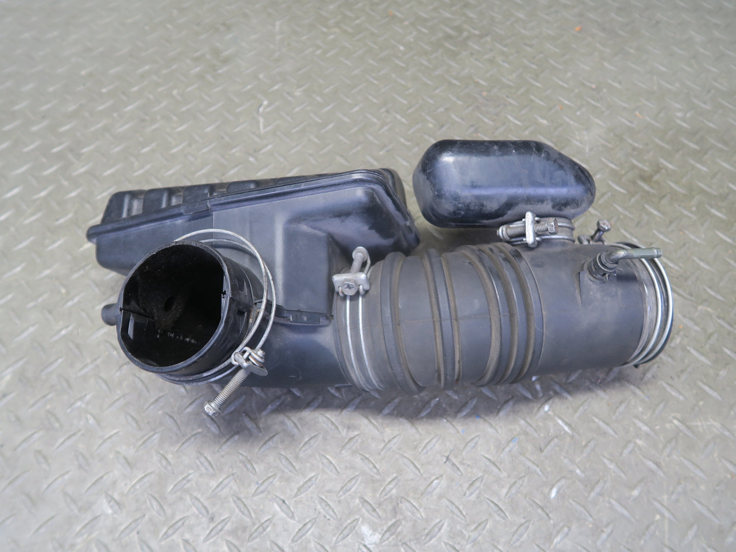 96-97 Lexus JZZ31L SC300 2JZGE Air Intake Resonator w Hose Tube 17893-46010 OEM