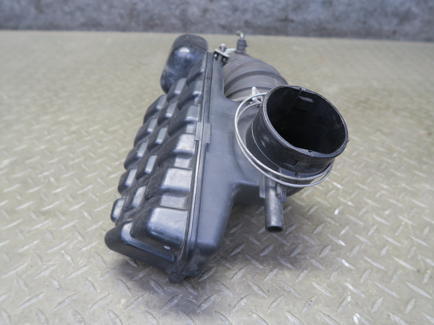 96-97 Lexus JZZ31L SC300 2JZGE Air Intake Resonator w Hose Tube 17893-46010 OEM