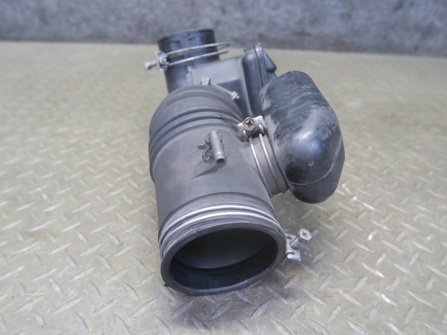 96-97 Lexus JZZ31L SC300 2JZGE Air Intake Resonator w Hose Tube 17893-46010 OEM