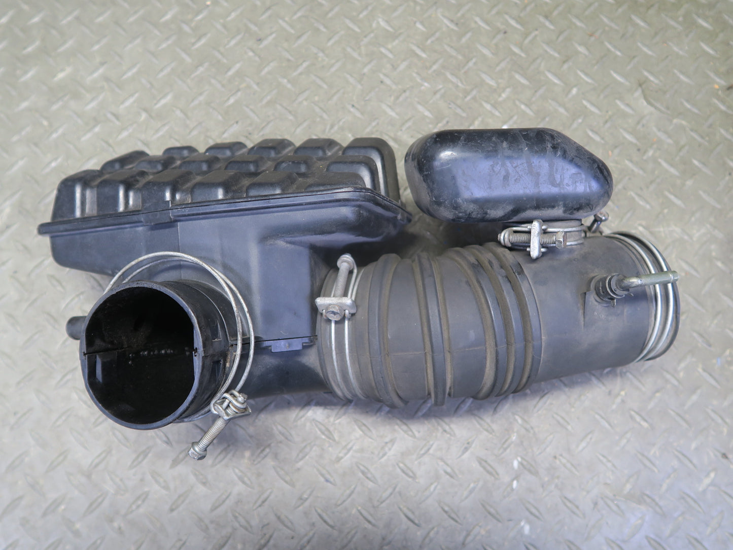 96-97 Lexus JZZ31L SC300 2JZGE Air Intake Resonator w Hose Tube 17893-46010 OEM