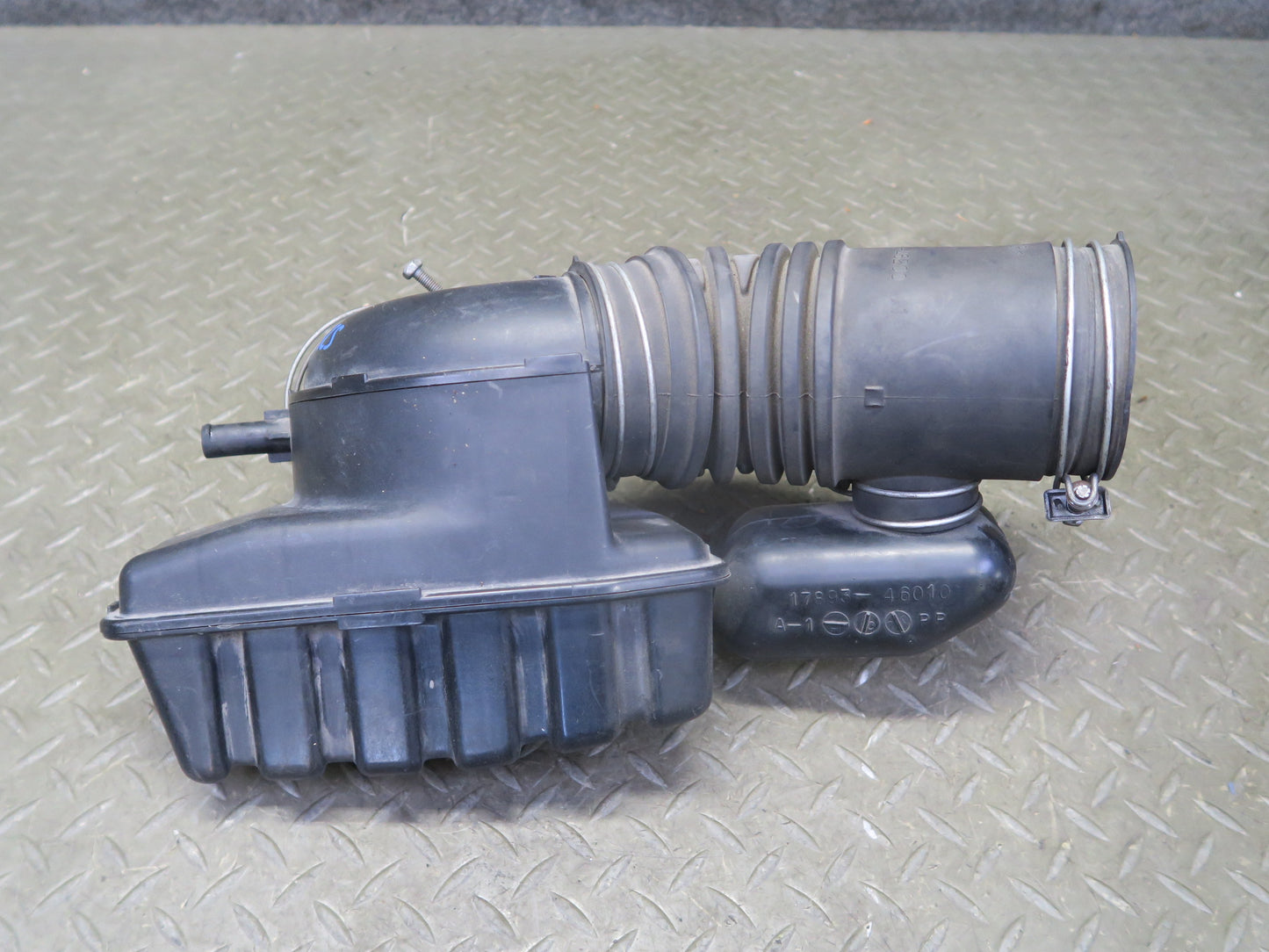 96-97 Lexus JZZ31L SC300 2JZGE Air Intake Resonator w Hose Tube 17893-46010 OEM