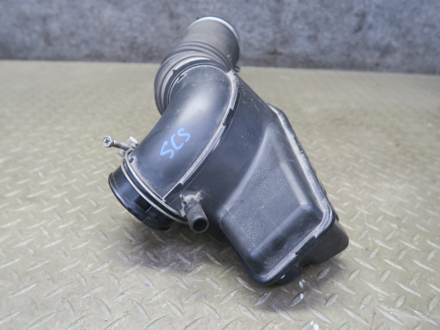96-97 Lexus JZZ31L SC300 2JZGE Air Intake Resonator w Hose Tube 17893-46010 OEM