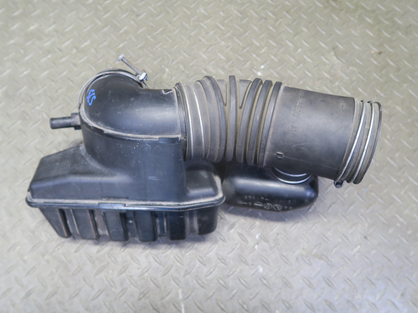96-97 Lexus JZZ31L SC300 2JZGE Air Intake Resonator w Hose Tube 17893-46010 OEM