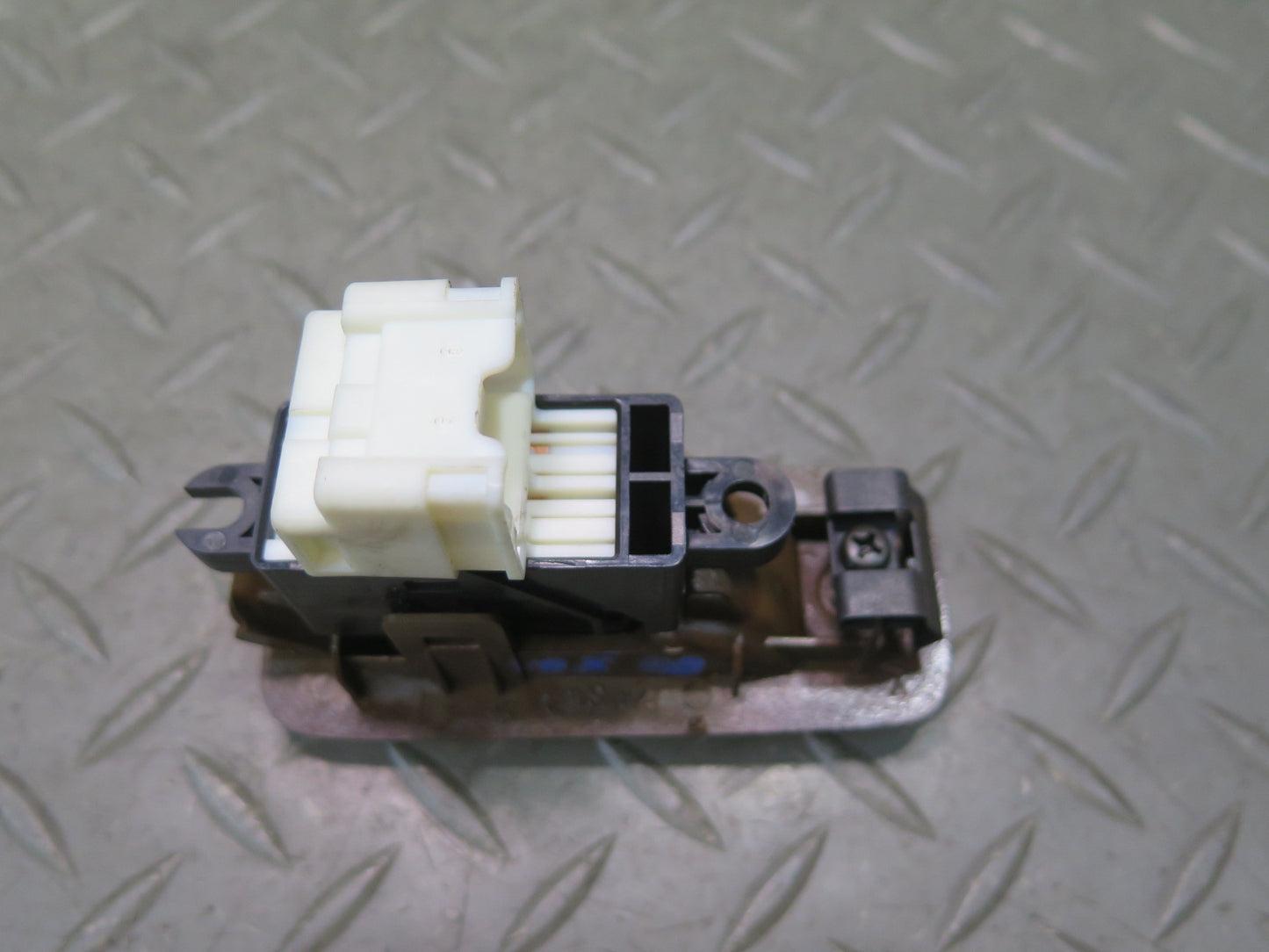 96-98 Nissan Stagea WGC34 Rear Left or Right Door Window Button Switch OEM