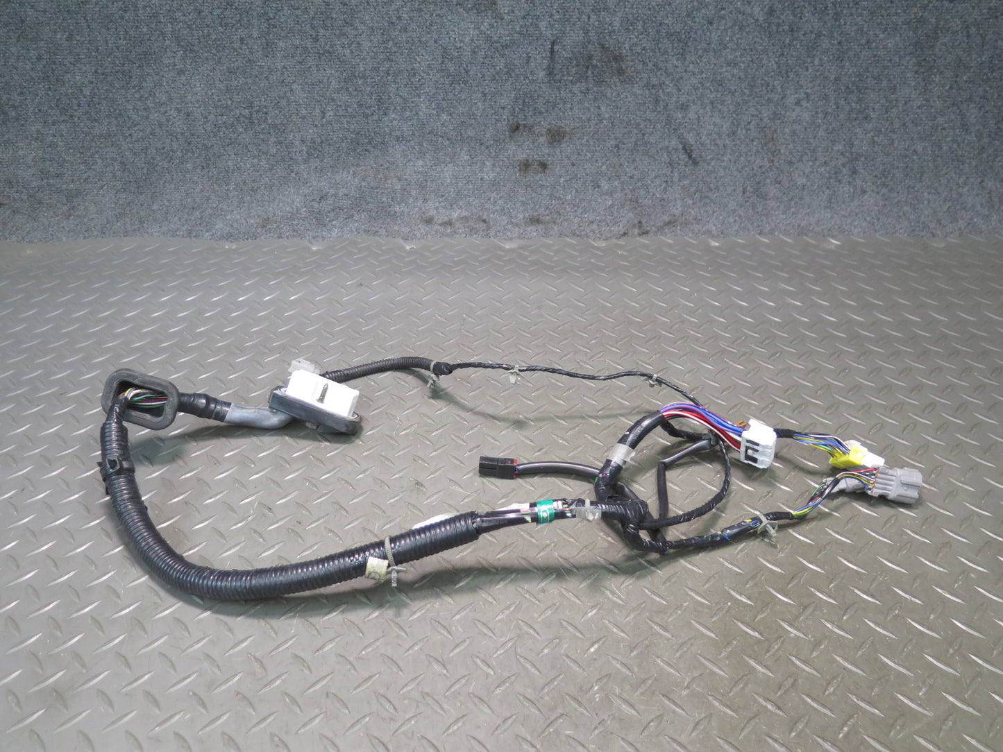 96-98 Nissan Stagea WGC34 Front Right Door Wire Wiring Harness 24124-0V002 OEM