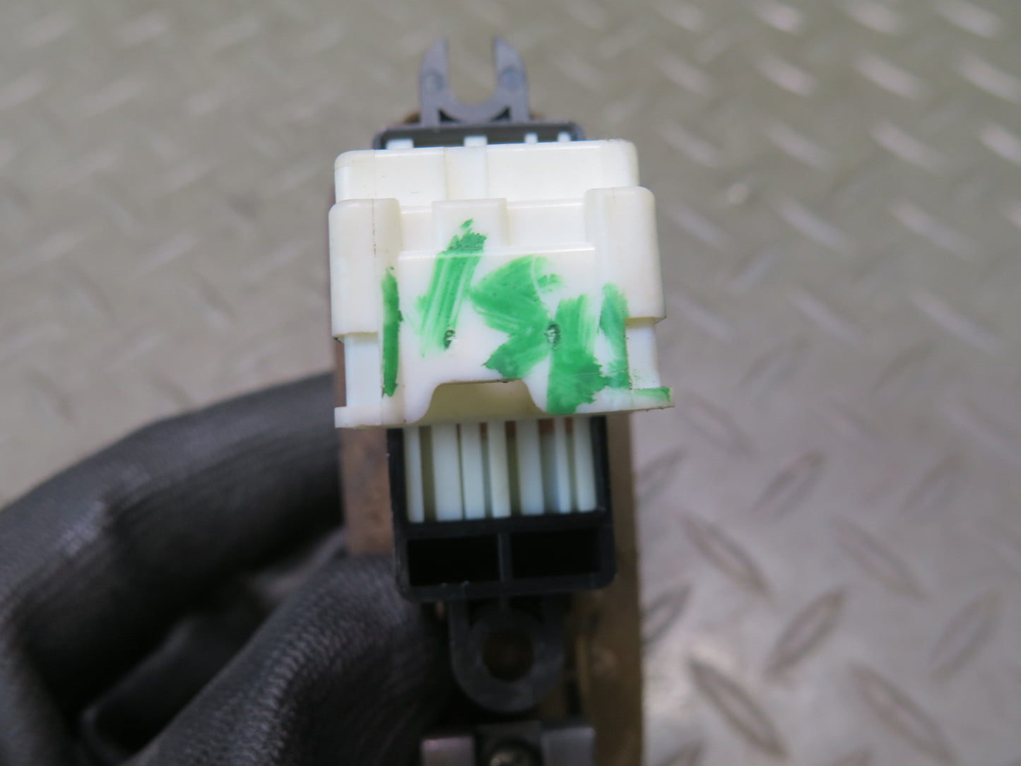 96-98 Nissan Stagea WGC34 Rear Left or Right Door Window Button Switch OEM