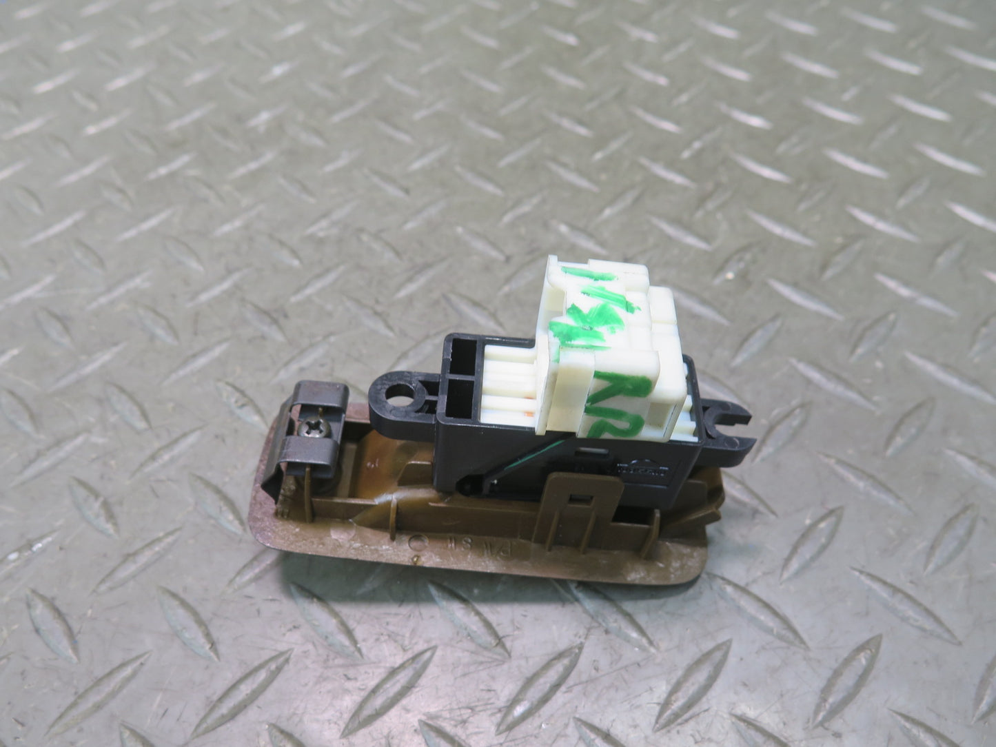 96-98 Nissan Stagea WGC34 Rear Left or Right Door Window Button Switch OEM