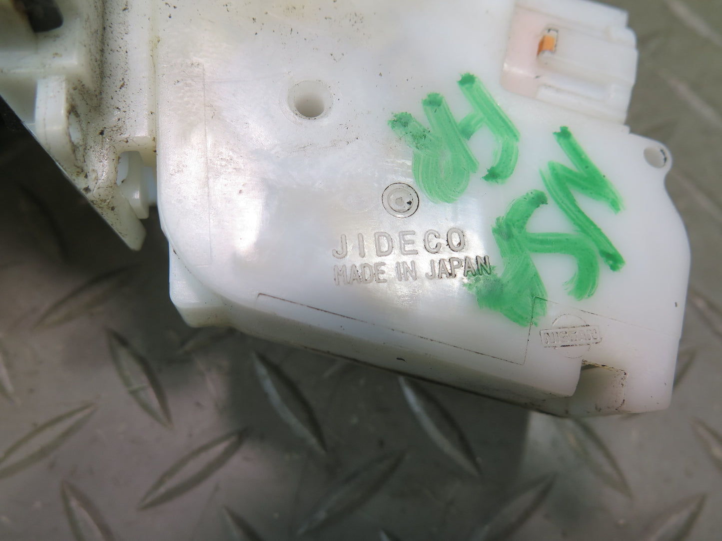 96-98 Nissan Stagea WGC34 Front Right Door Lock Latch Actuator OEM