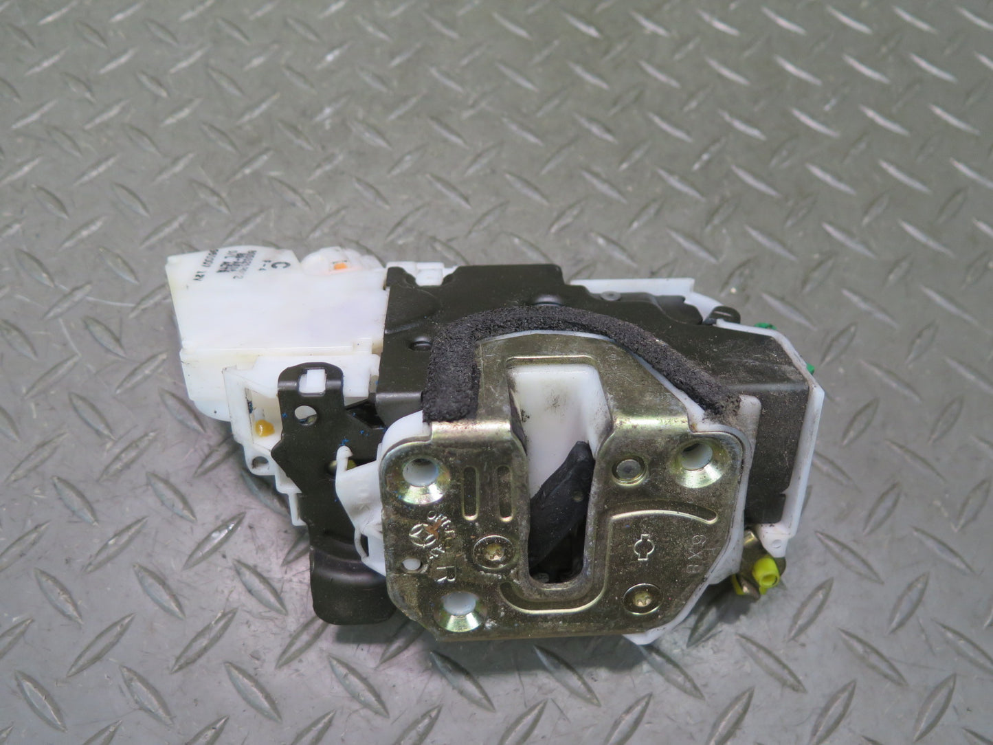 96-98 Nissan Stagea WGC34 Front Right Door Lock Latch Actuator OEM