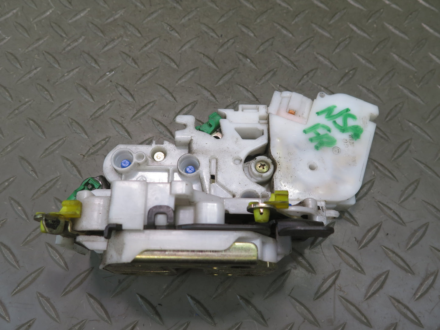 96-98 Nissan Stagea WGC34 Front Right Door Lock Latch Actuator OEM